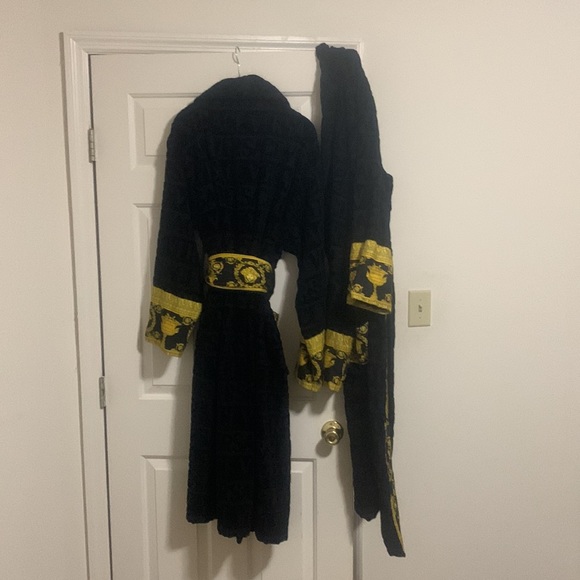 I ♡ BAROQUE BATHROBE LIKE NEW 1 AVAILABLE MEDIUM UNISEX - Picture 6 of 11